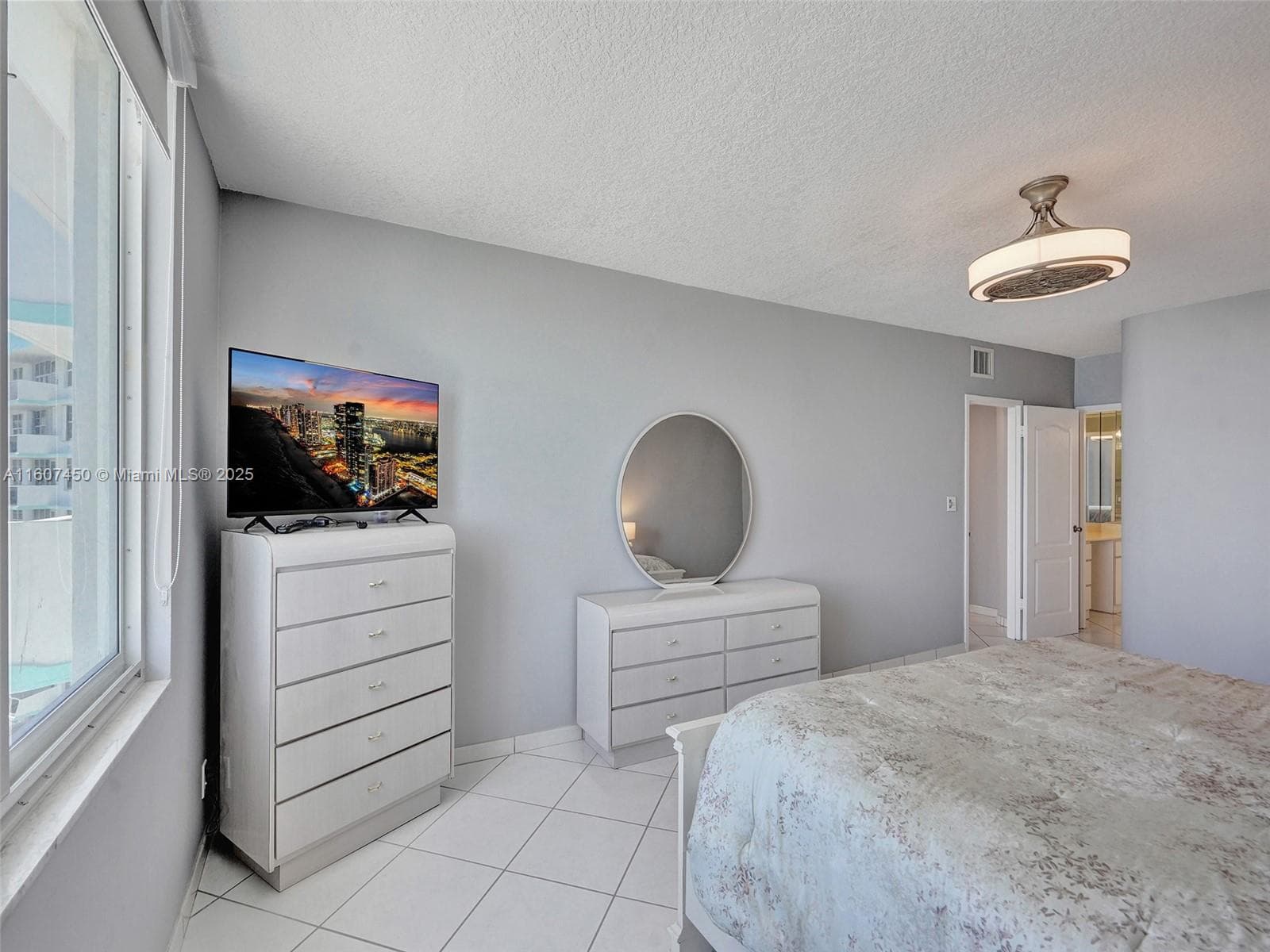 3725 S OCEAN DR 1506 photo 9
