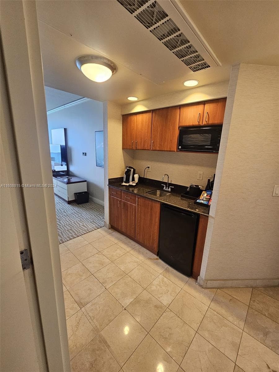 18001 Collins Ave 2112 photo 5