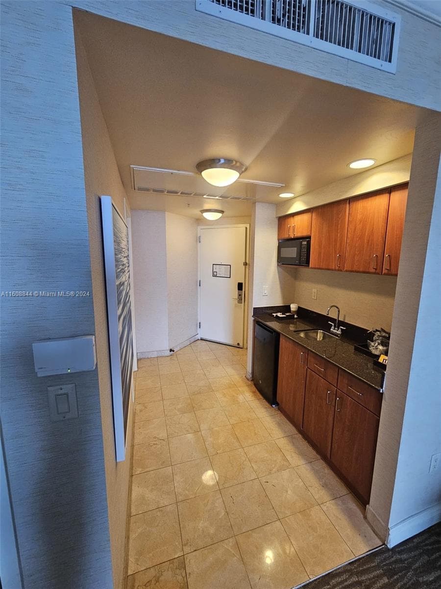 18001 Collins Ave 2610 photo 4