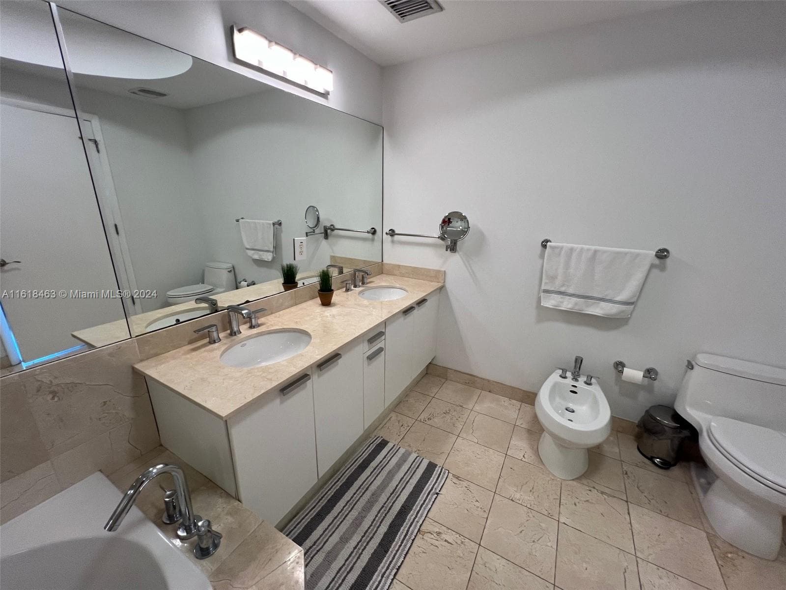 3131 NE 188th St 1-609 photo 23