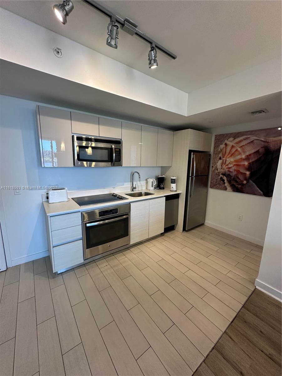 2602 E Hallandale Beach Blvd R807 photo 14