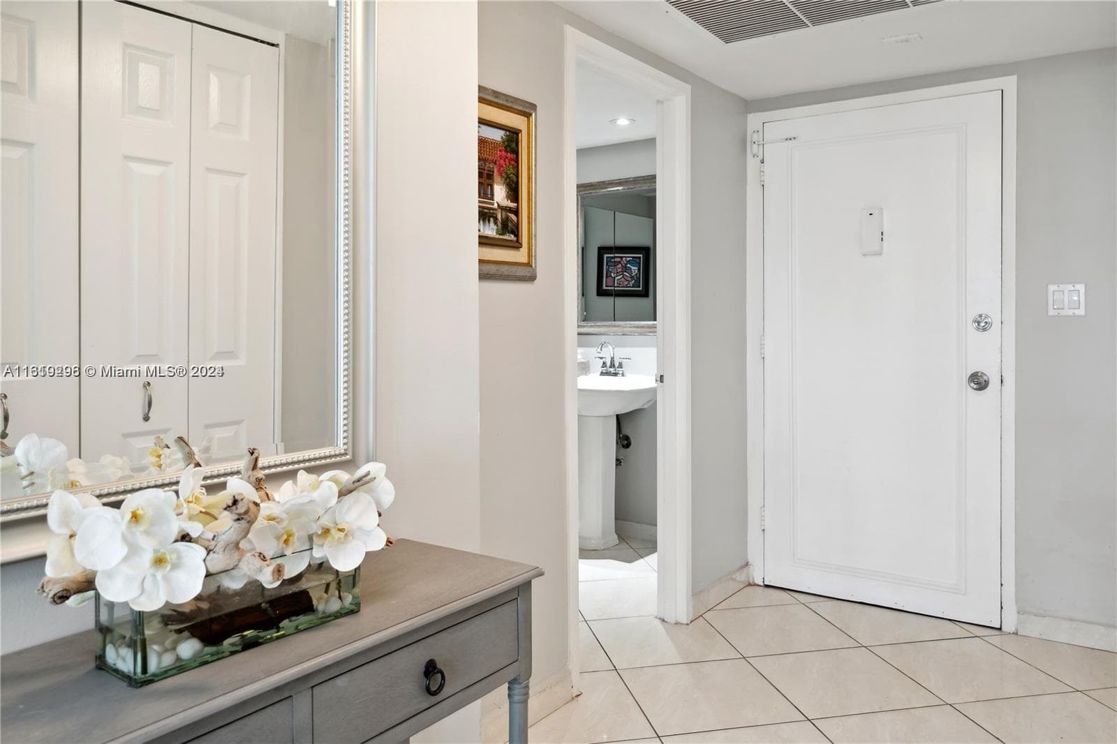 5401 Collins Ave 1123 photo 16