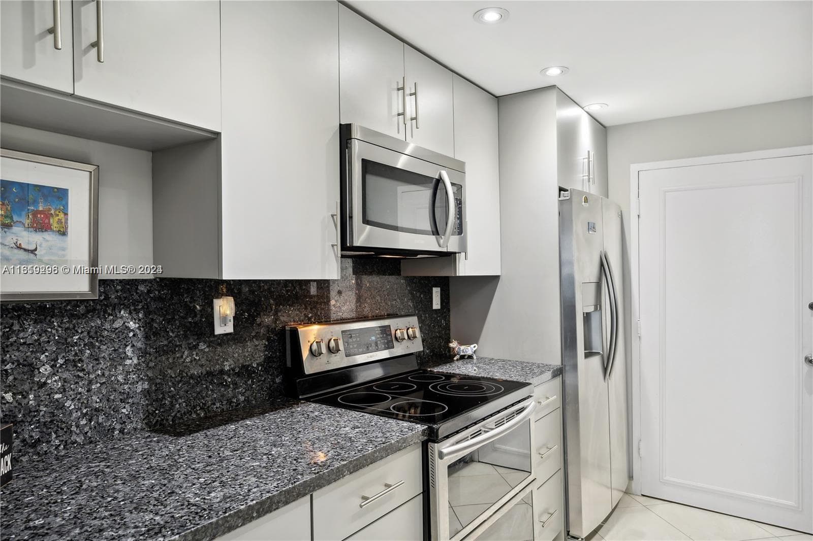5401 Collins Ave 1123 photo 25