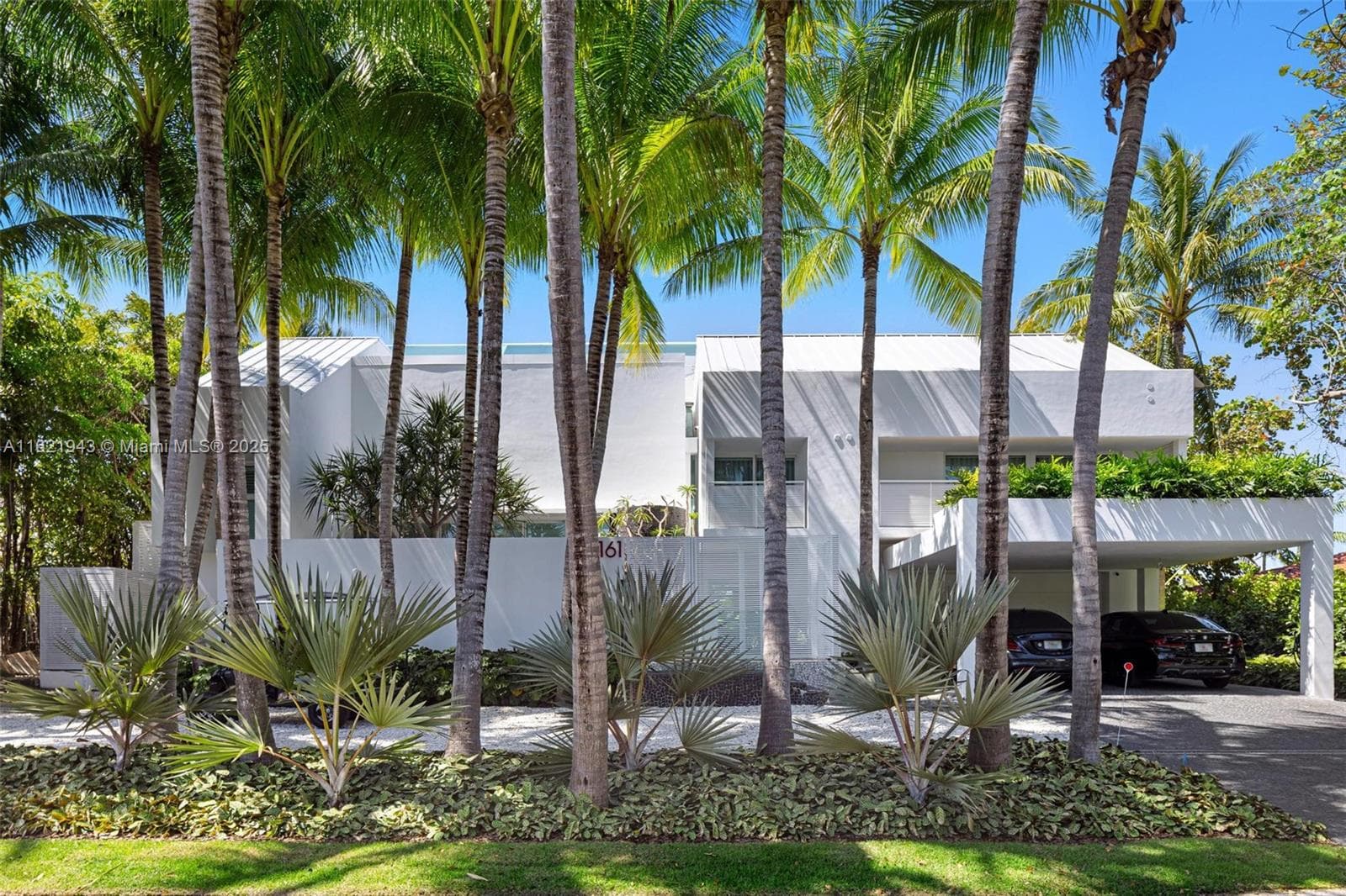 161 Cape Florida Dr photo 3