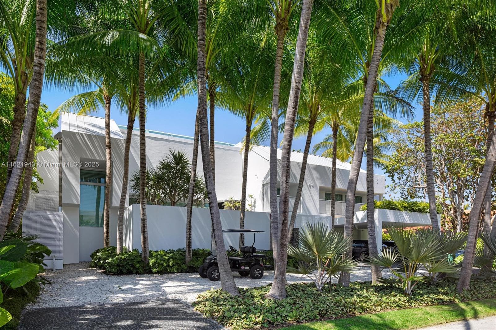 161 Cape Florida Dr photo 4