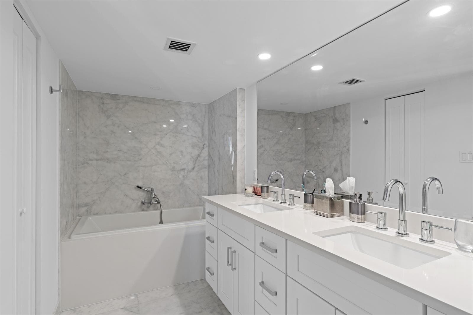 5380 N Ocean Drive 10d photo 17