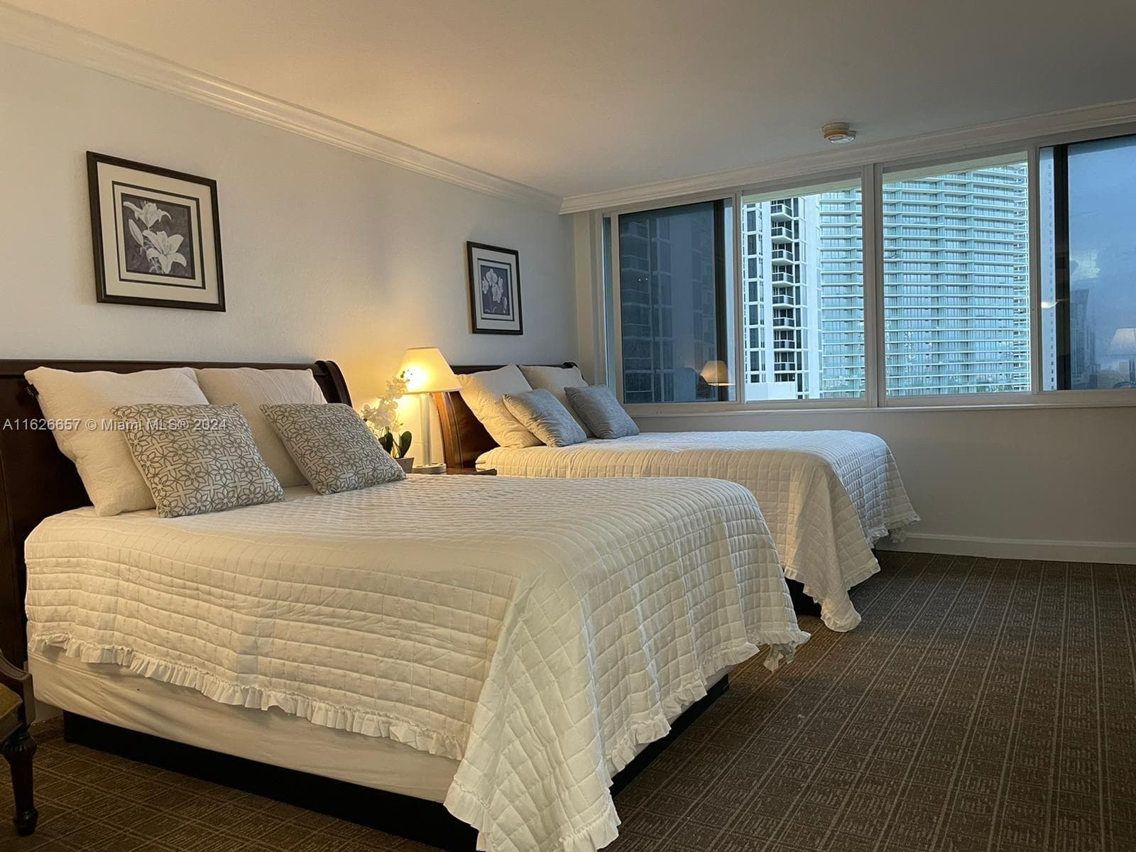 19201 Collins Ave 640 photo 3