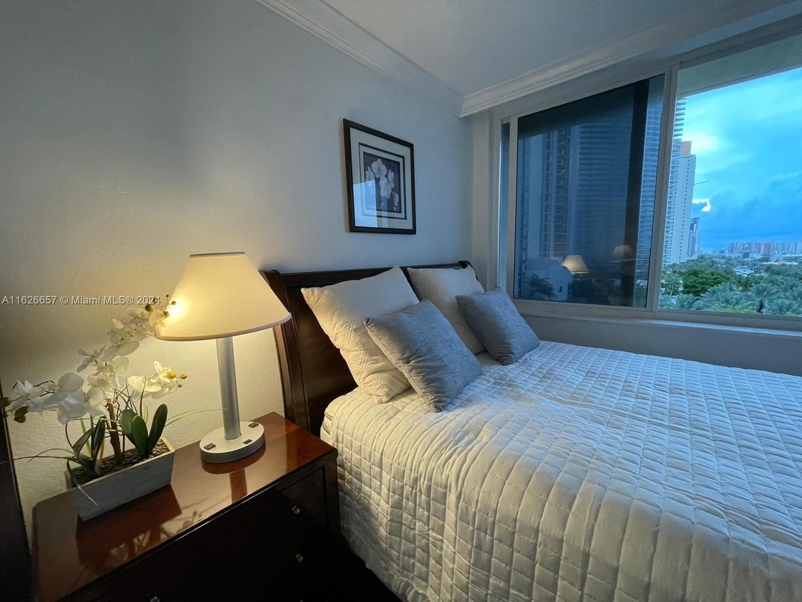 19201 Collins Ave 640 photo 10