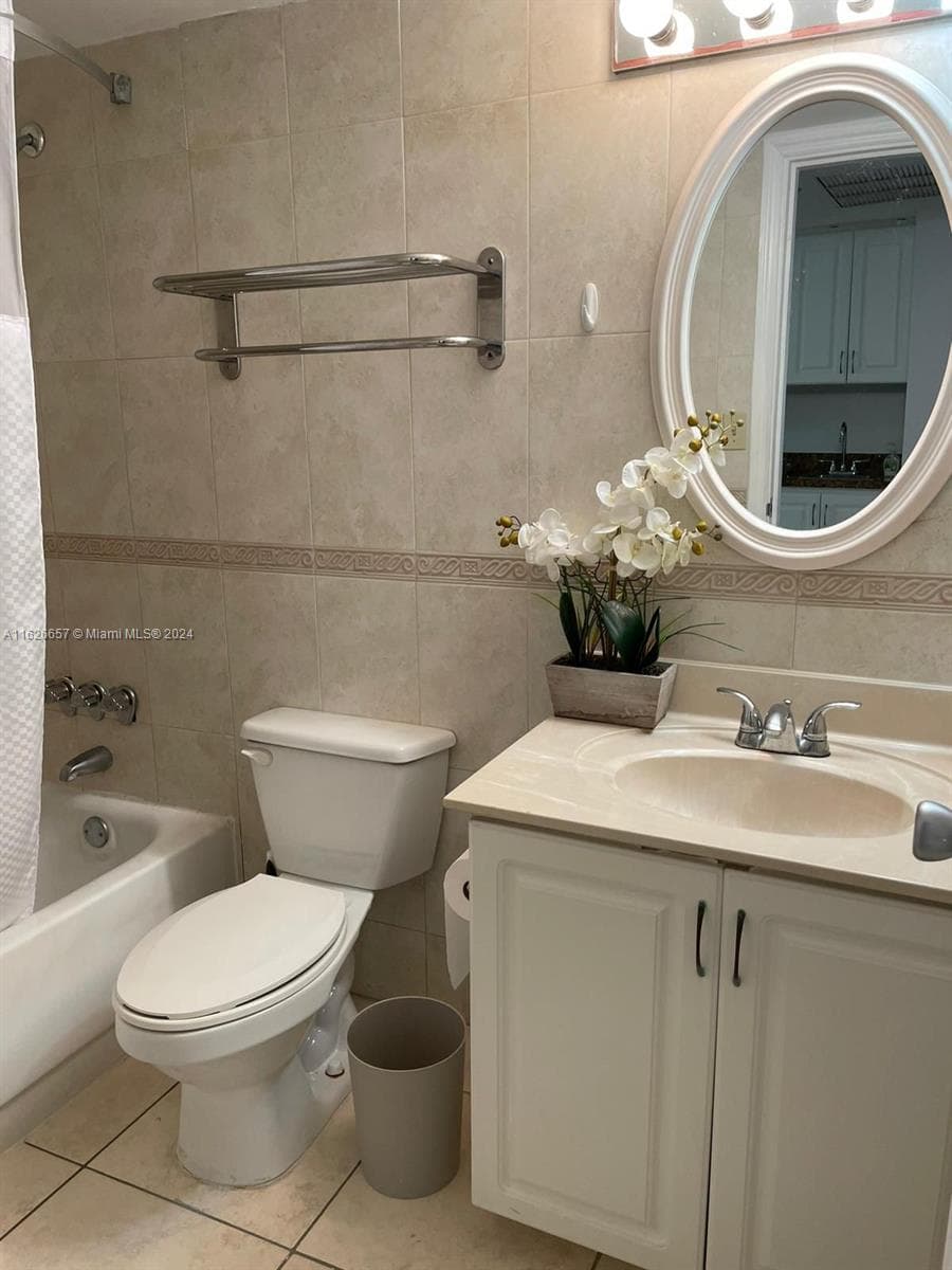 19201 Collins Ave 640 photo 11