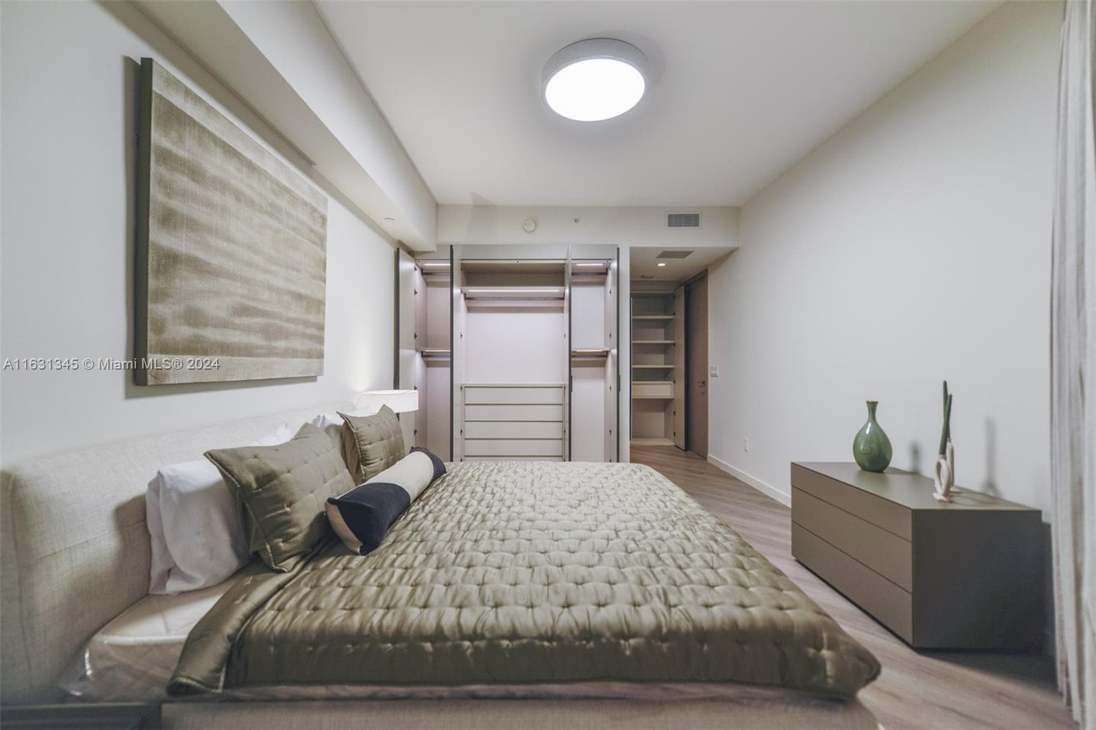 16051 Collins Ave 2102 photo 22