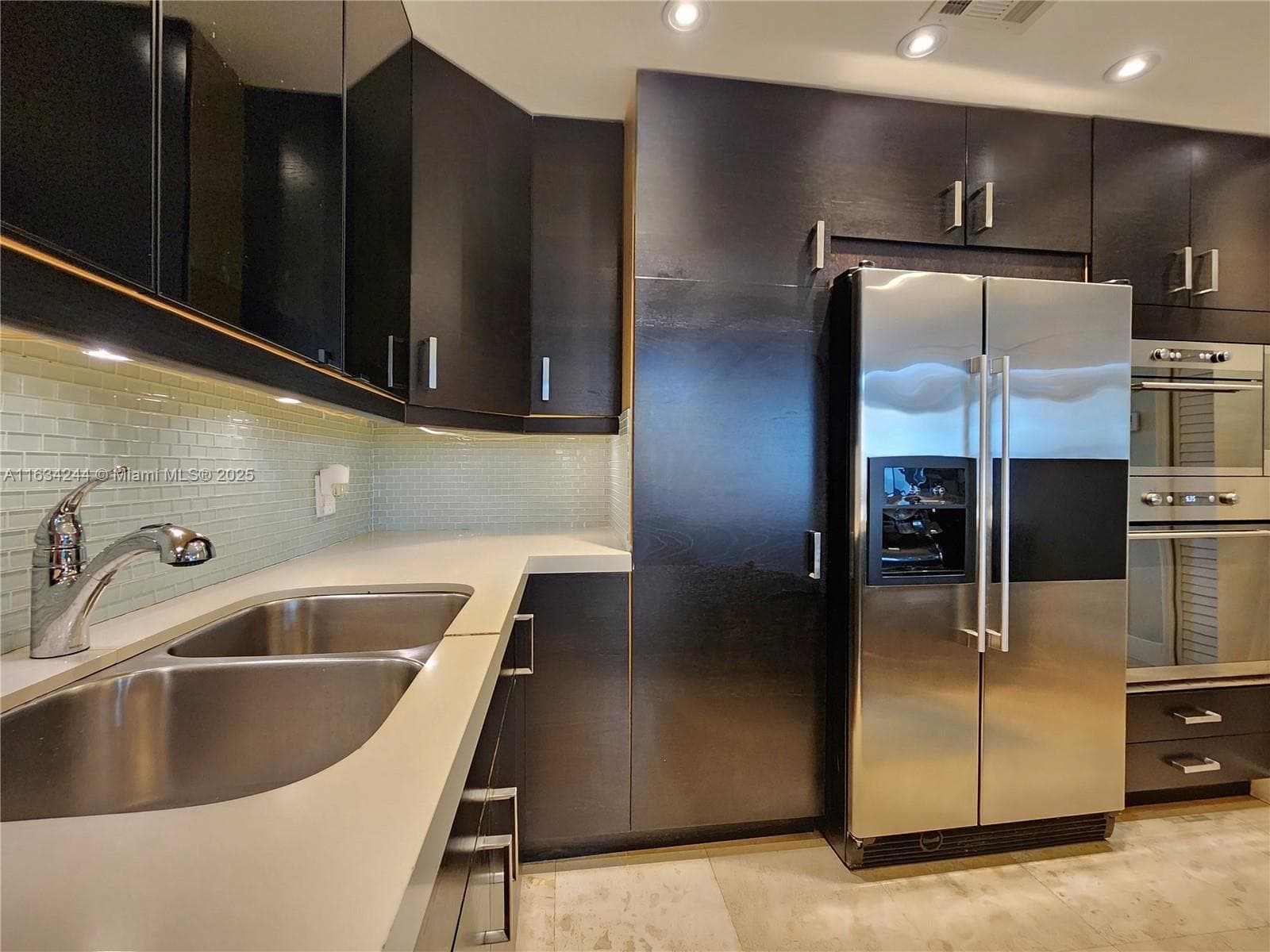 3505 S Ocean Dr 1409 photo 9