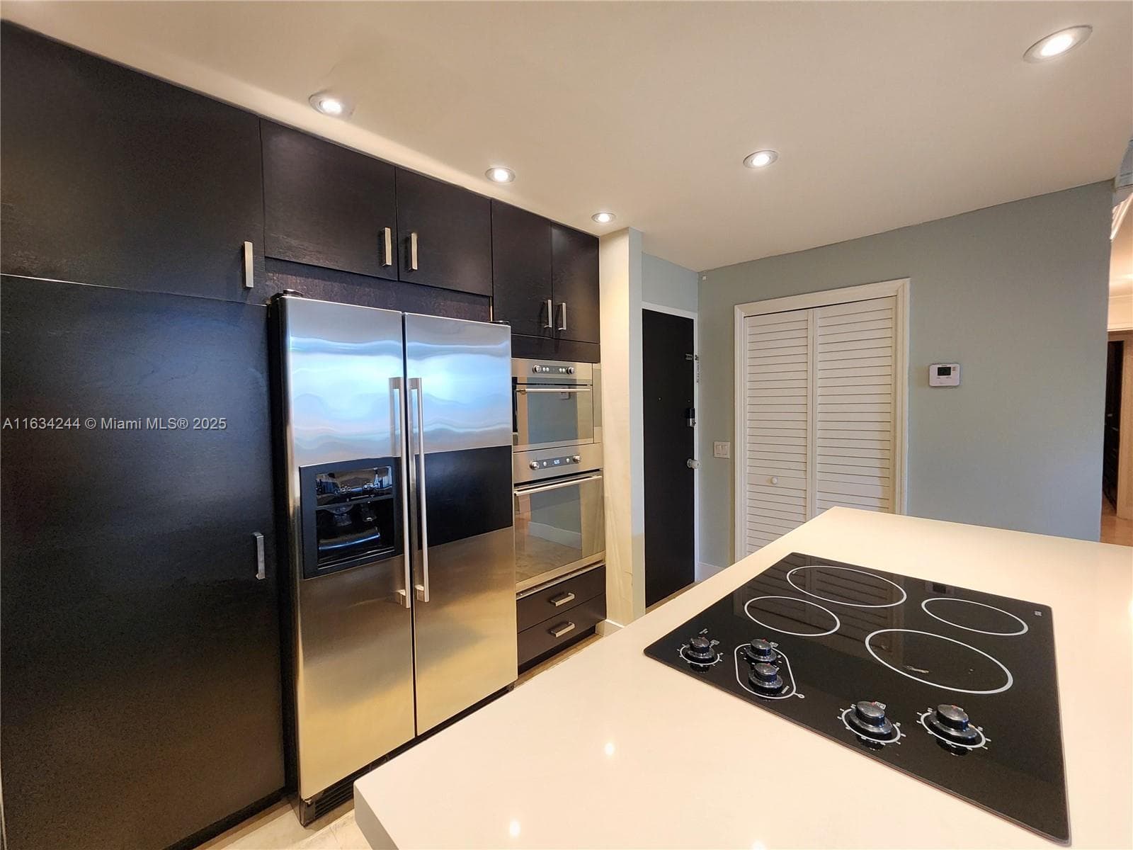 3505 S Ocean Dr 1409 photo 8