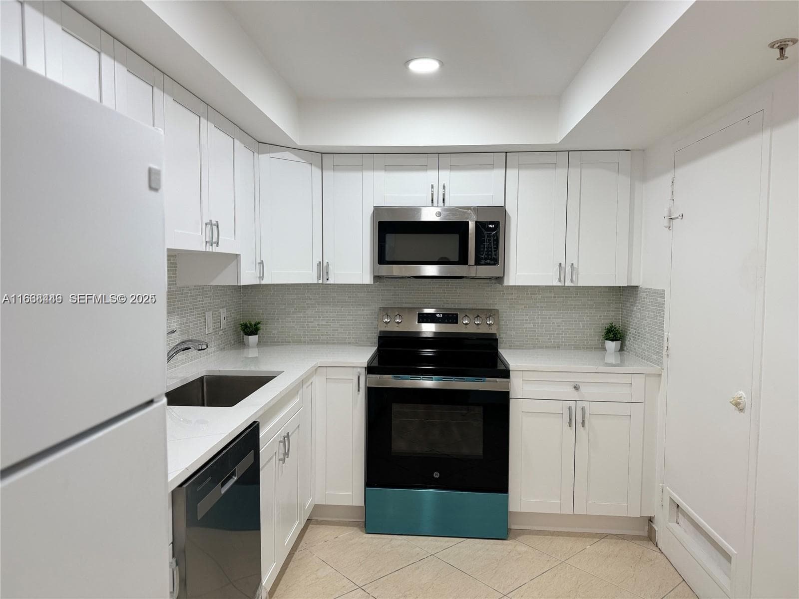 400 Kings Point Dr 320 photo 23