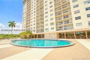 400 Kings Point Dr 320 photo 17
