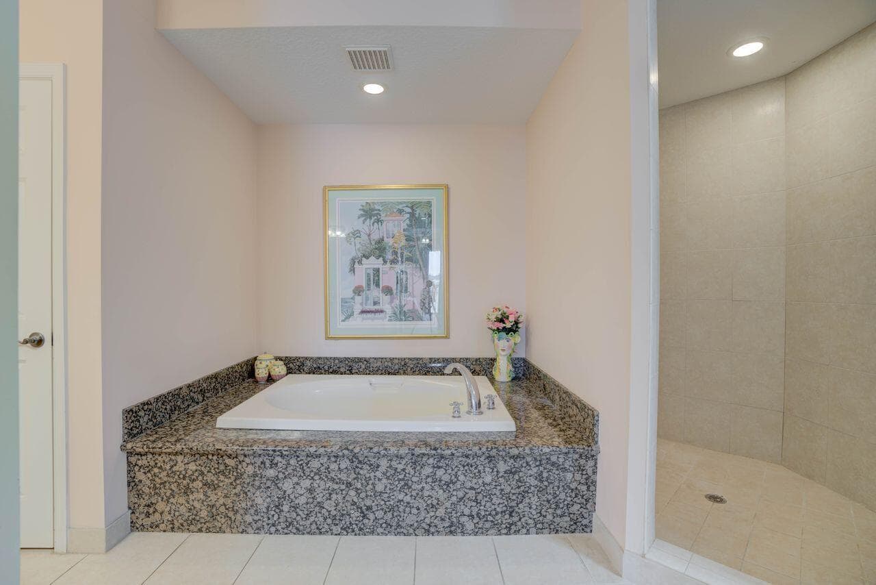 1160 SW Chapman Way 202 photo 20