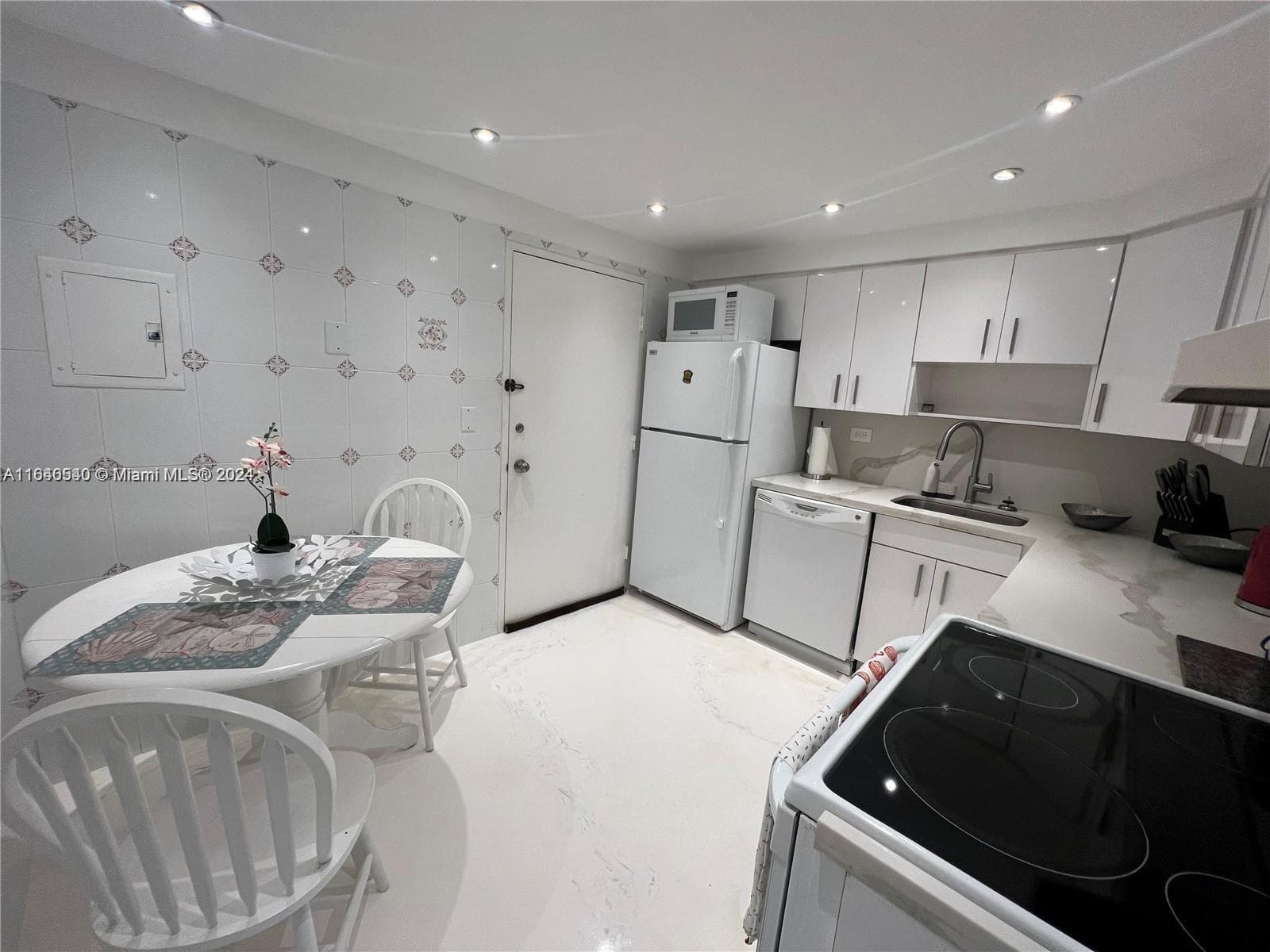 5555 Collins Ave 7T photo 9