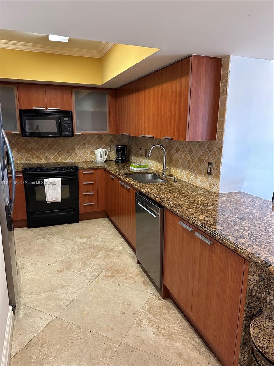 16699 Collins Ave 2006 photo 25