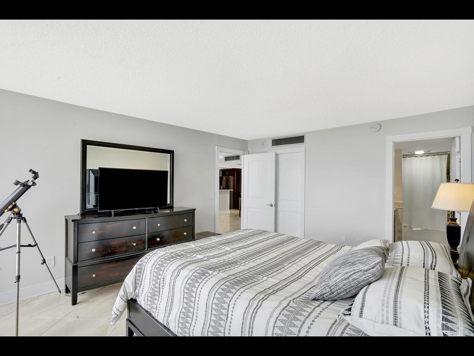 5200 N Flagler Drive 802 photo 25