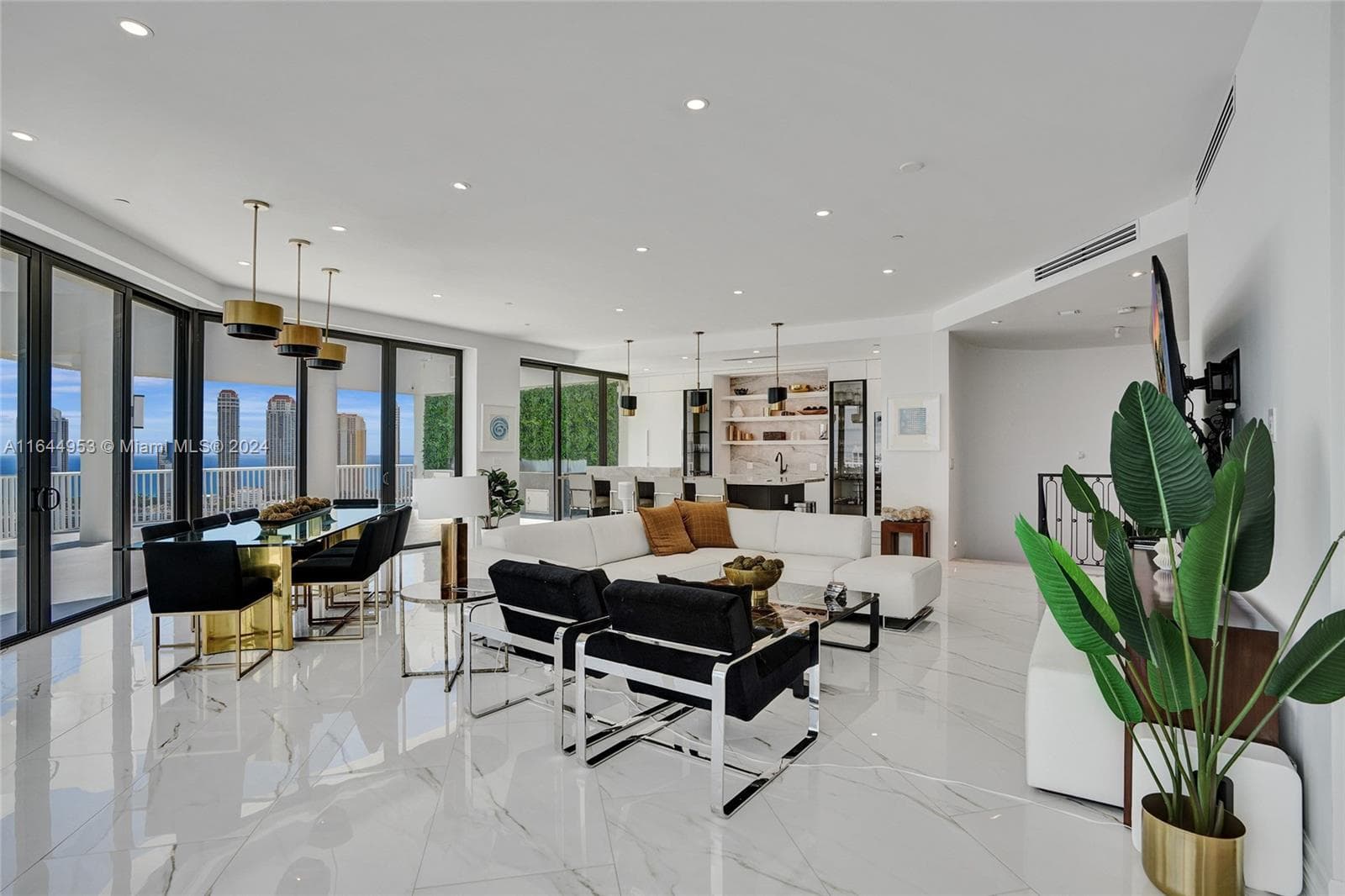 3000 Island Blvd PH-4 photo 2