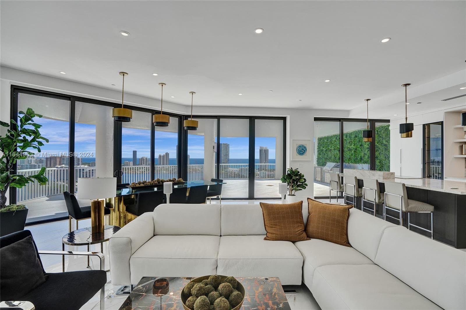 3000 Island Blvd PH-4 photo 6