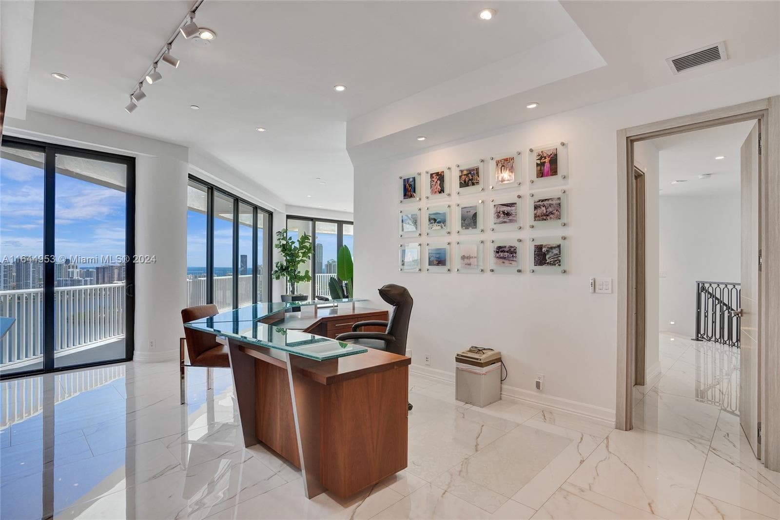3000 Island Blvd PH-4 photo 17