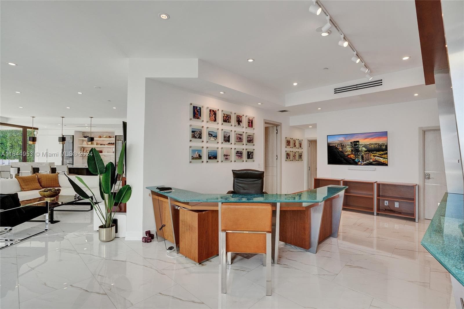 3000 Island Blvd PH-4 photo 16
