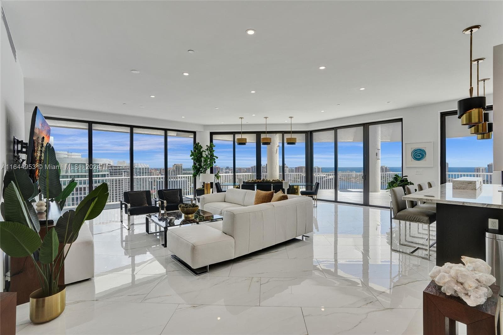 3000 Island Blvd PH-4 photo 1