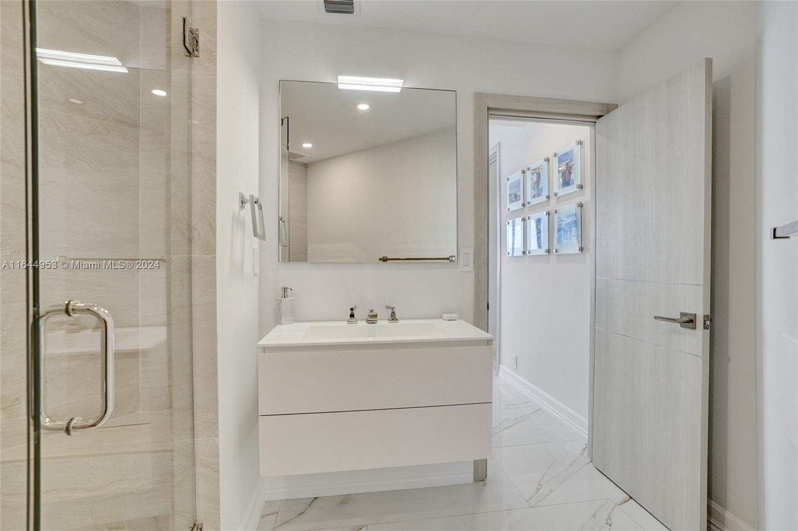 3000 Island Blvd PH-4 photo 20