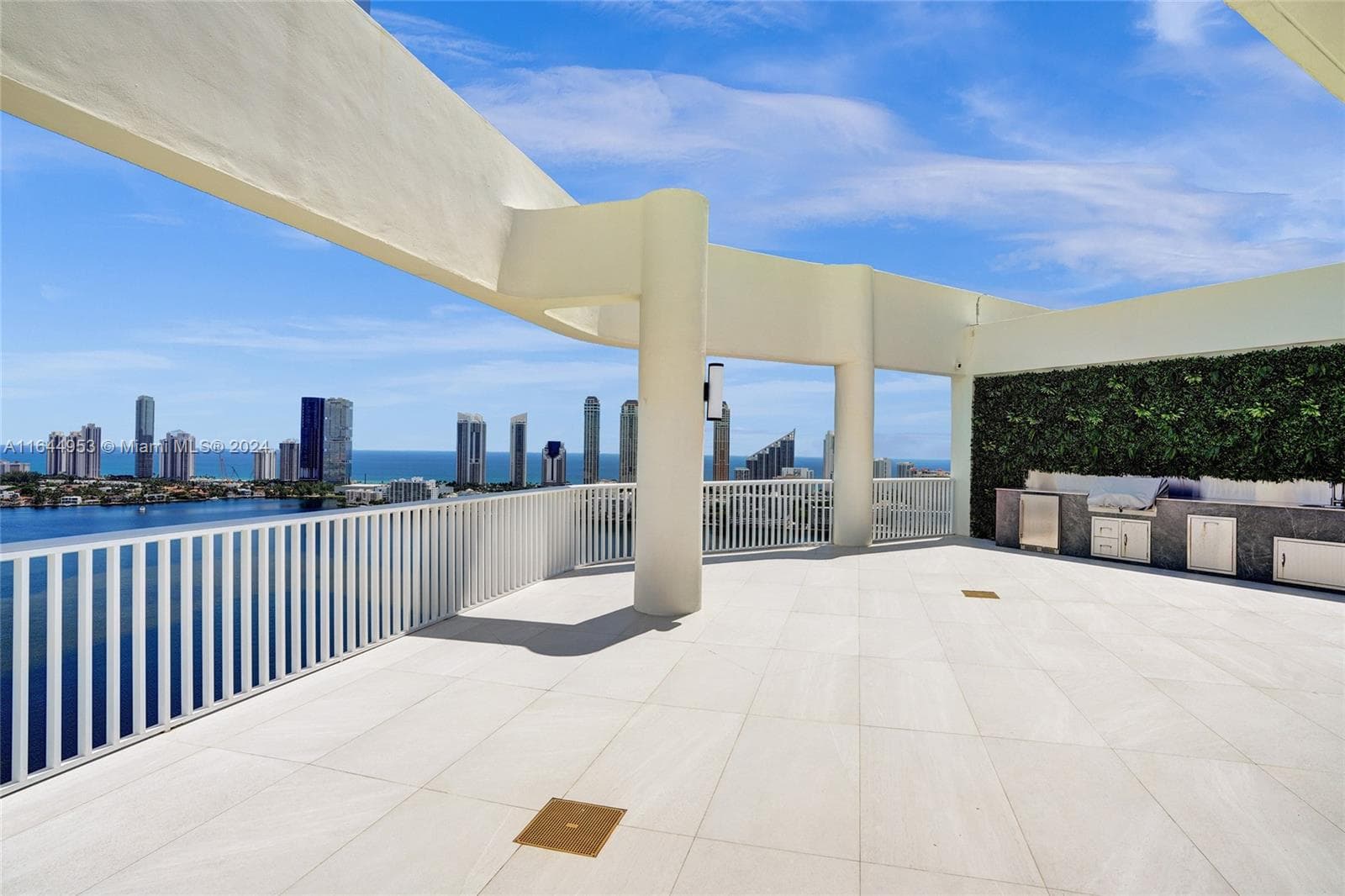 3000 Island Blvd PH-4 photo 24