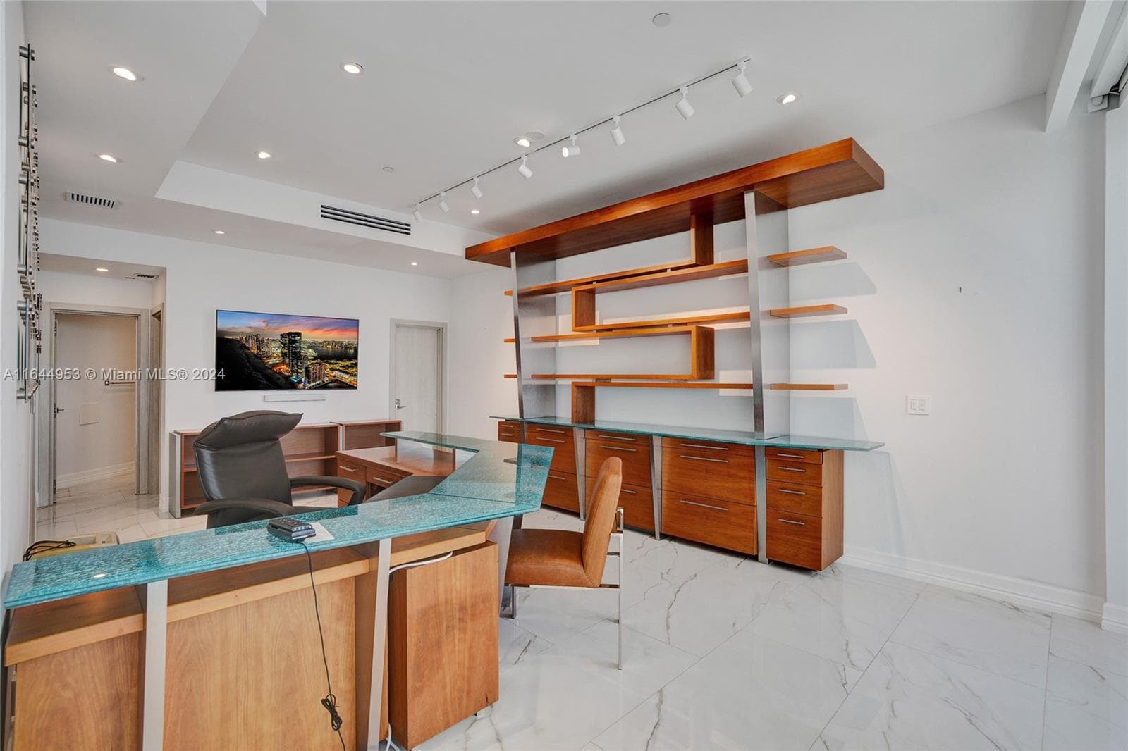 3000 Island Blvd PH-4 photo 15