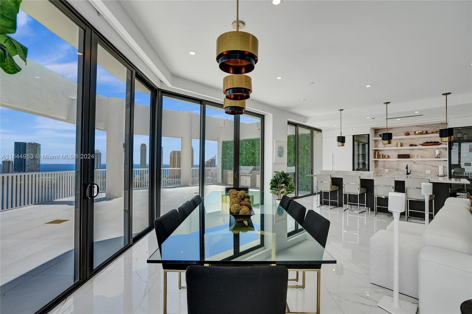 3000 Island Blvd PH-4 photo 4