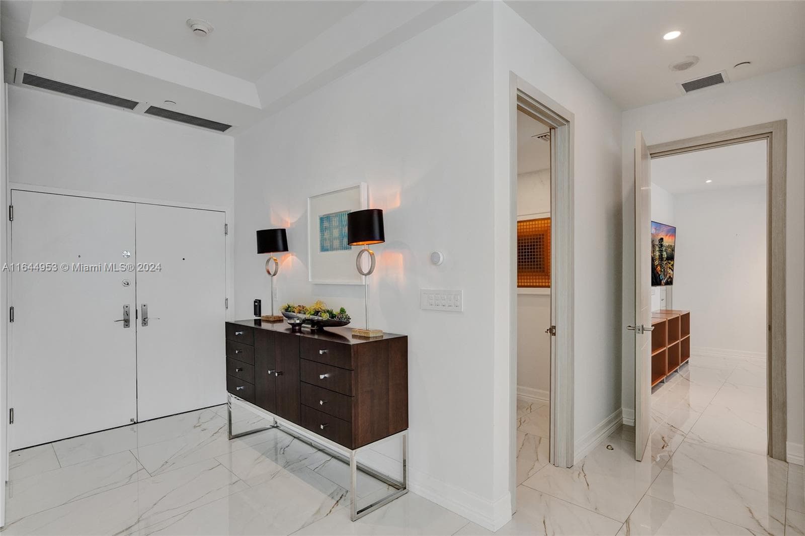 3000 Island Blvd PH-4 photo 8