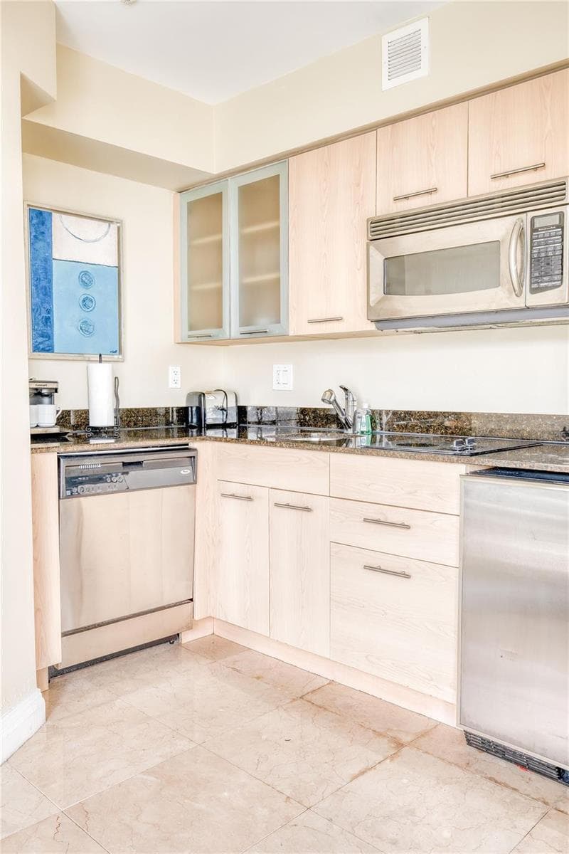 2670 E Sunrise Boulevard 826 photo 8