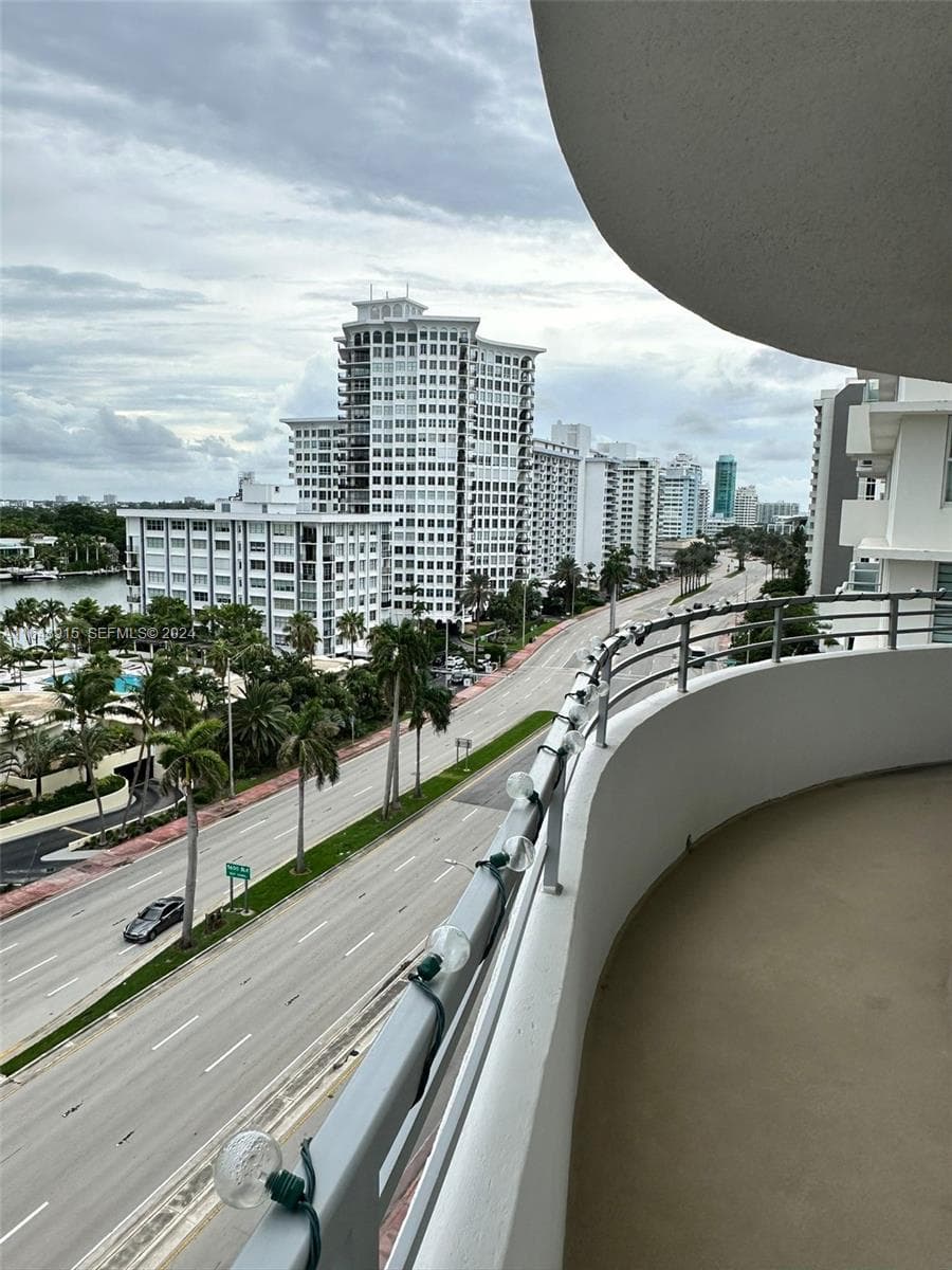 5555 Collins Ave 10B photo 2