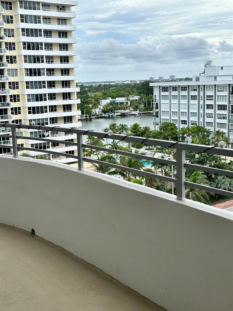 5555 Collins Ave 10B photo 5