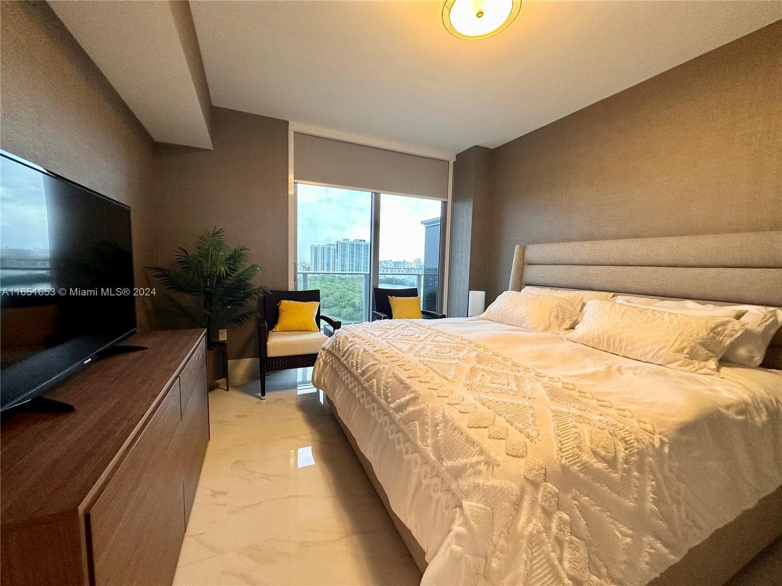 16385 Biscayne Blvd 1201 photo 22