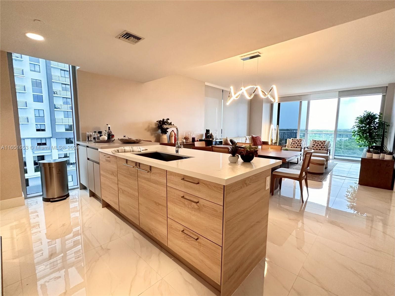 16385 Biscayne Blvd 1201 photo 4