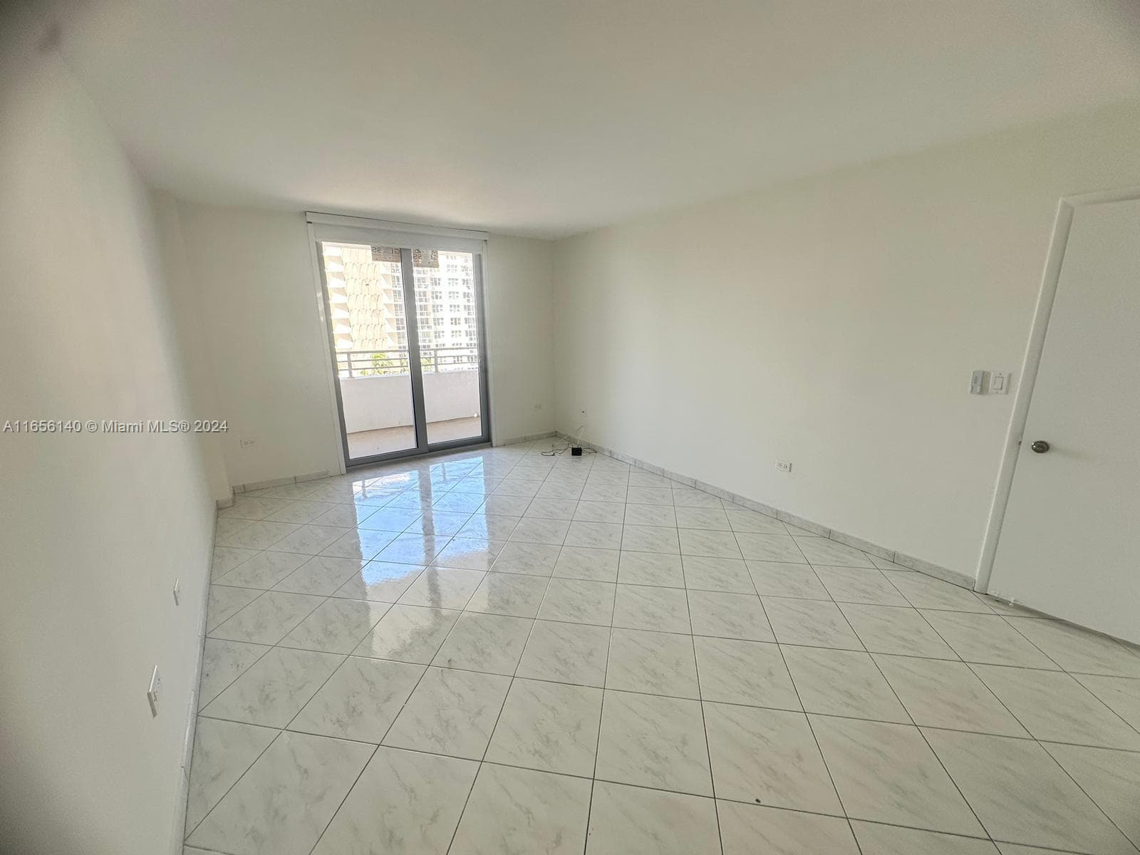 5555 Collins Ave 8Z photo 23