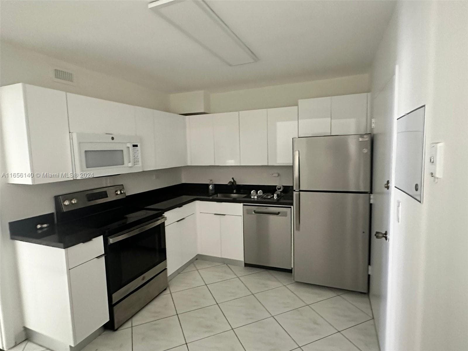 5555 Collins Ave 8Z photo 6