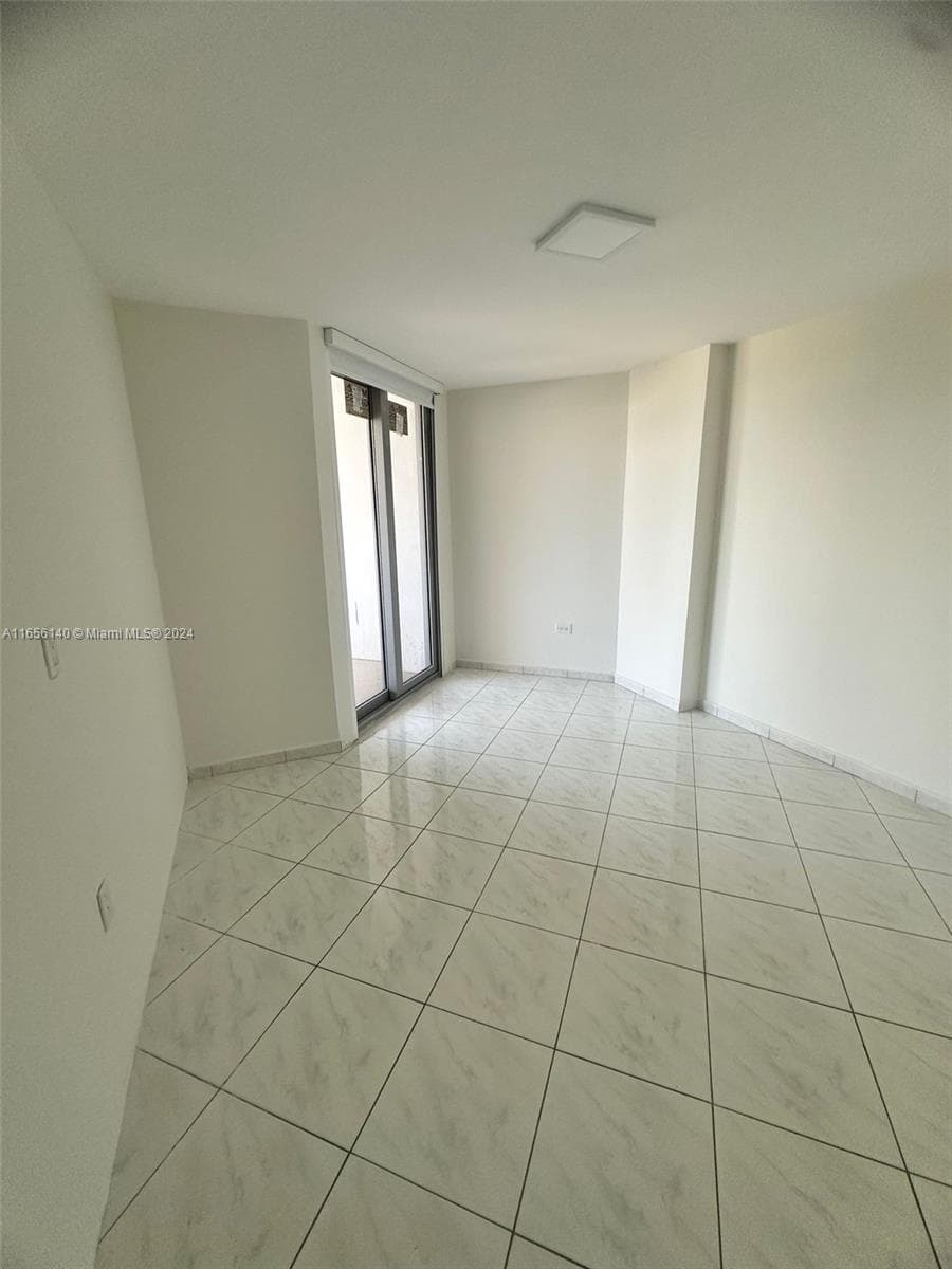 5555 Collins Ave 8Z photo 13