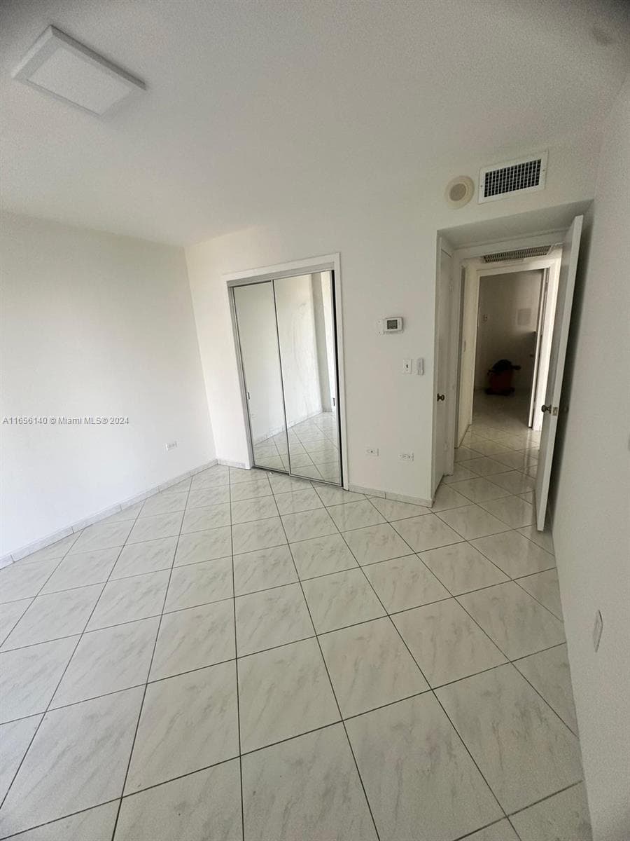 5555 Collins Ave 8Z photo 17
