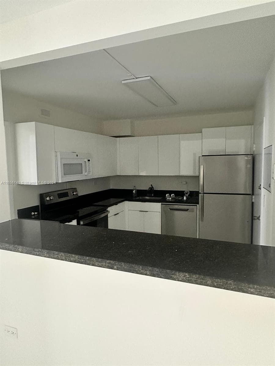 5555 Collins Ave 8Z photo 7