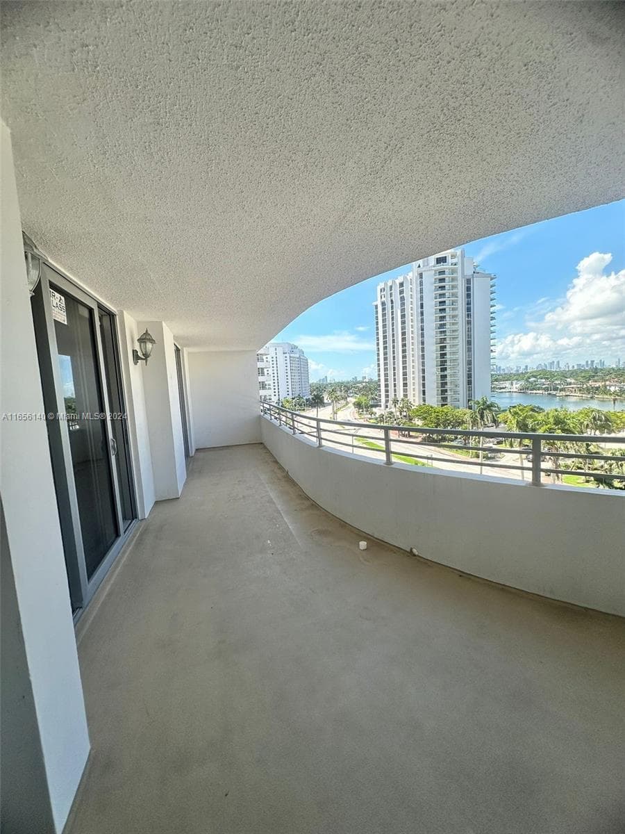 5555 Collins Ave 8Z photo 5