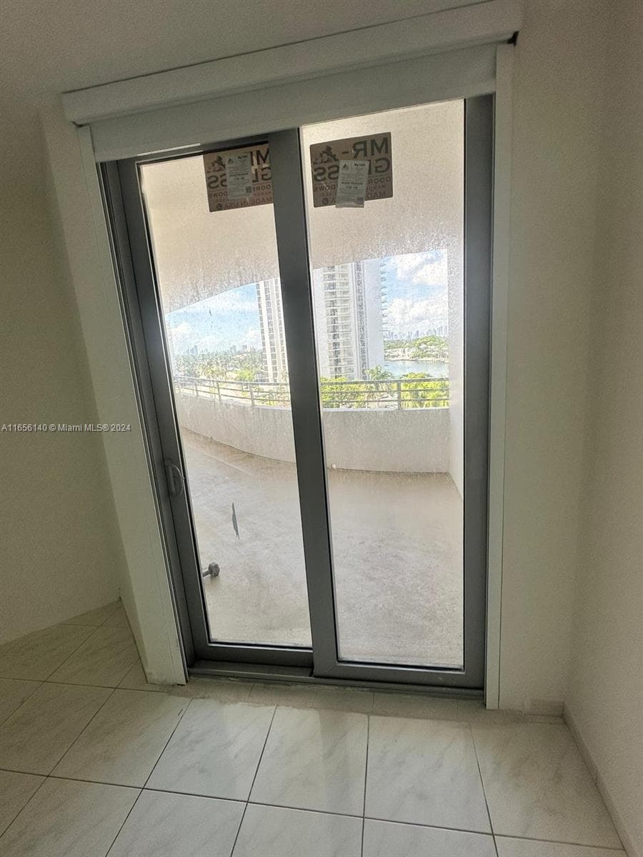 5555 Collins Ave 8Z photo 18