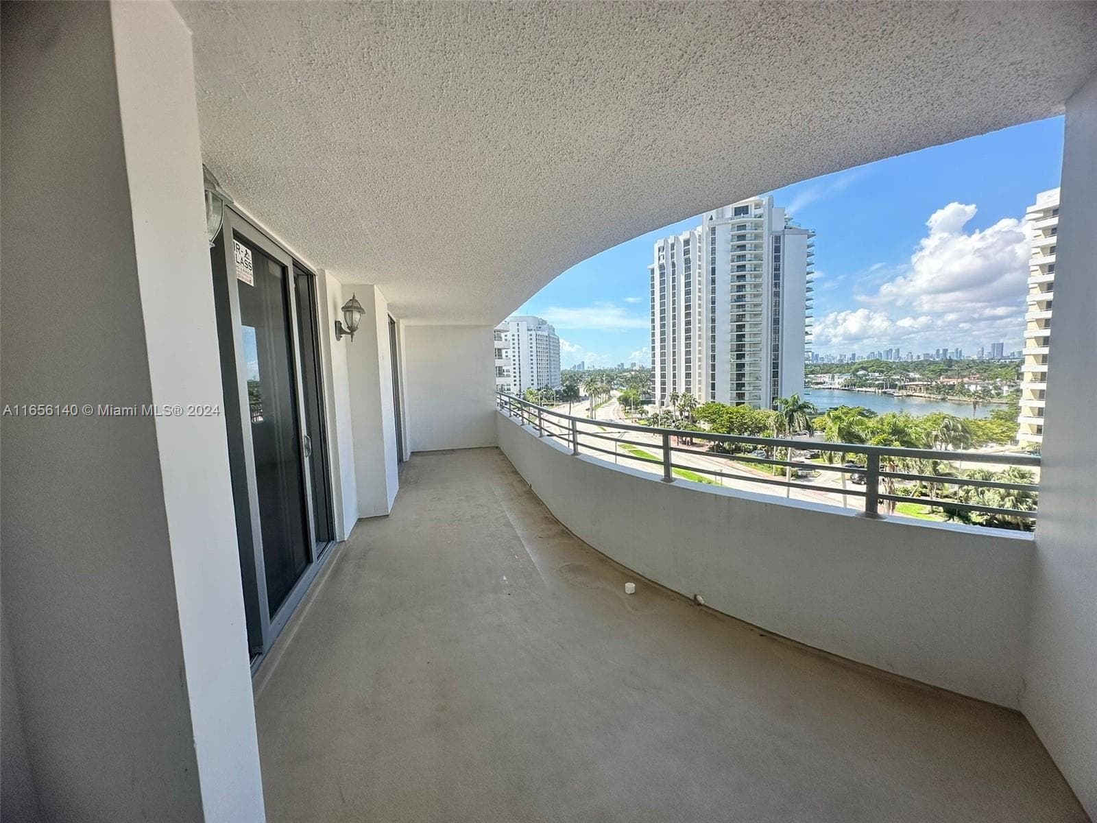 5555 Collins Ave 8Z photo 4