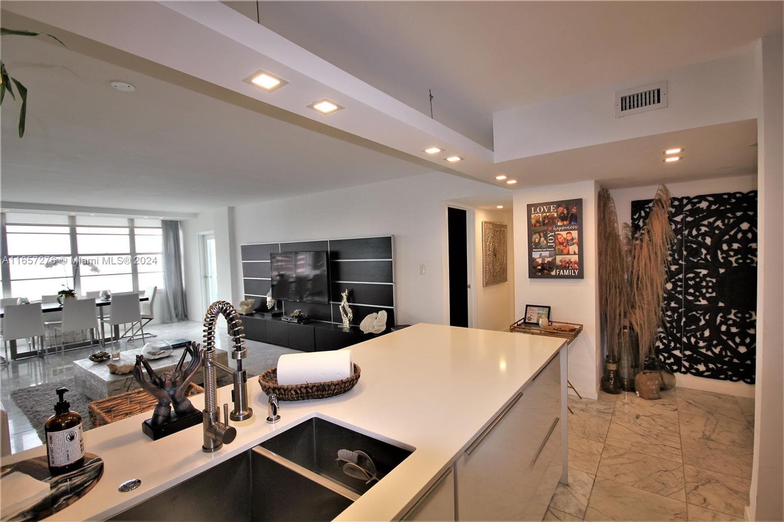 5151 Collins Ave 933 photo 2