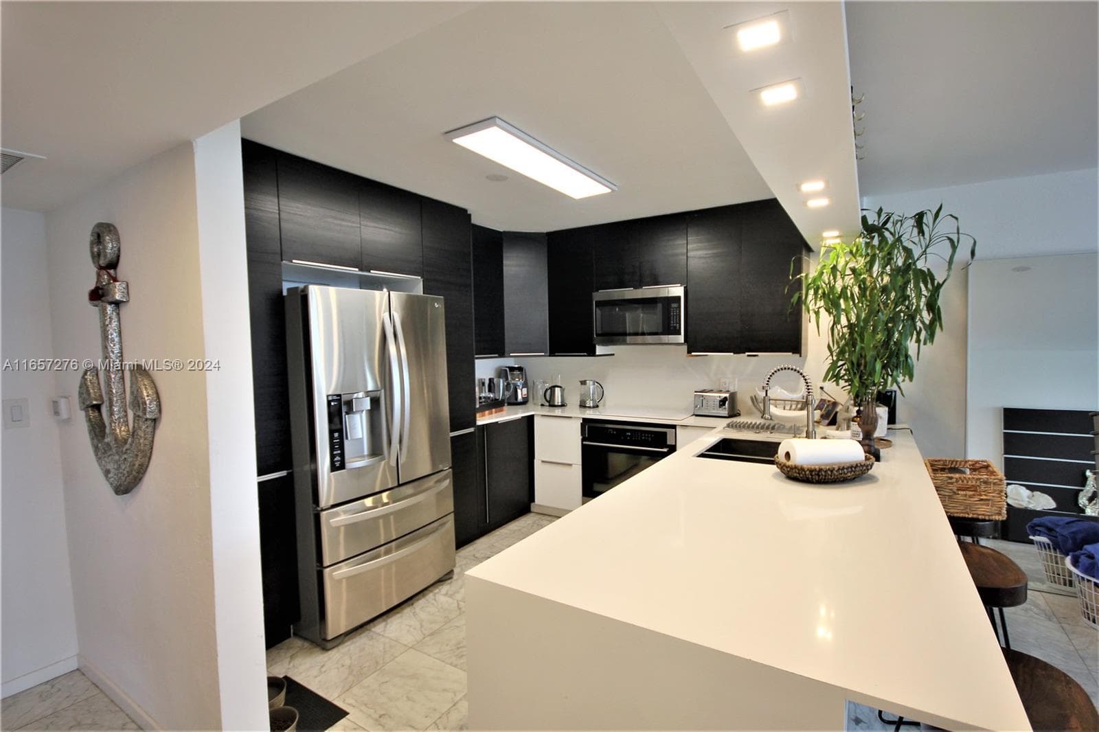 5151 Collins Ave 933 photo 3