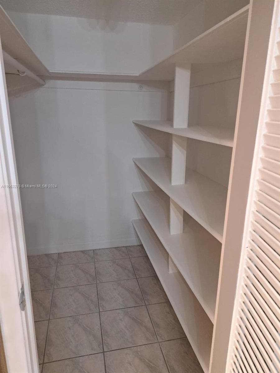 18061 Biscayne Blvd 702 photo 4