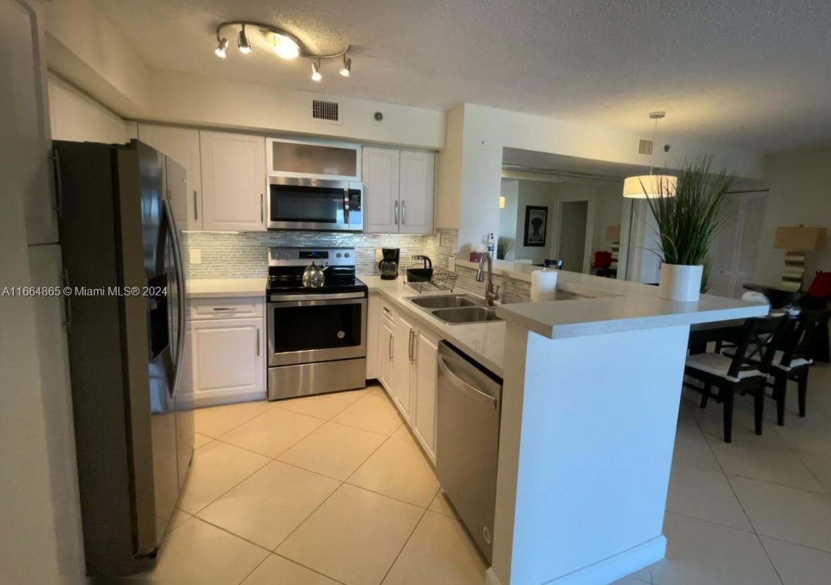 19601 E Country Club Dr 7501 photo 1