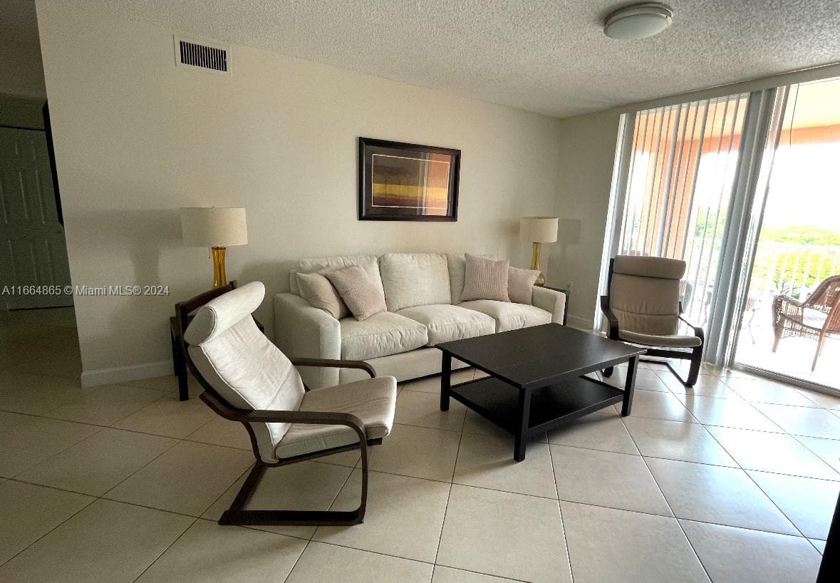 19601 E Country Club Dr 7501 photo 14